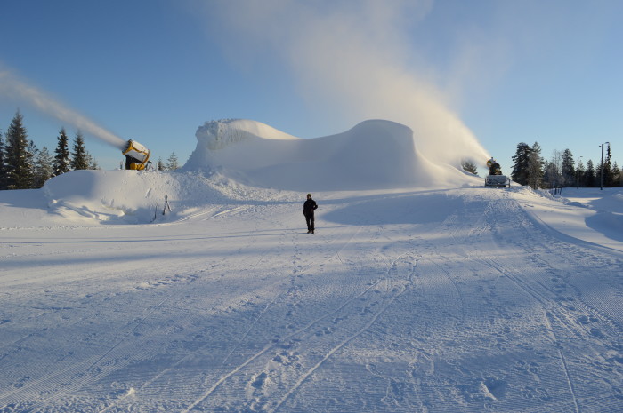 Trysil has stored 25,000 cubic meters of snow given that March. (Photo: Ole Tangnes)