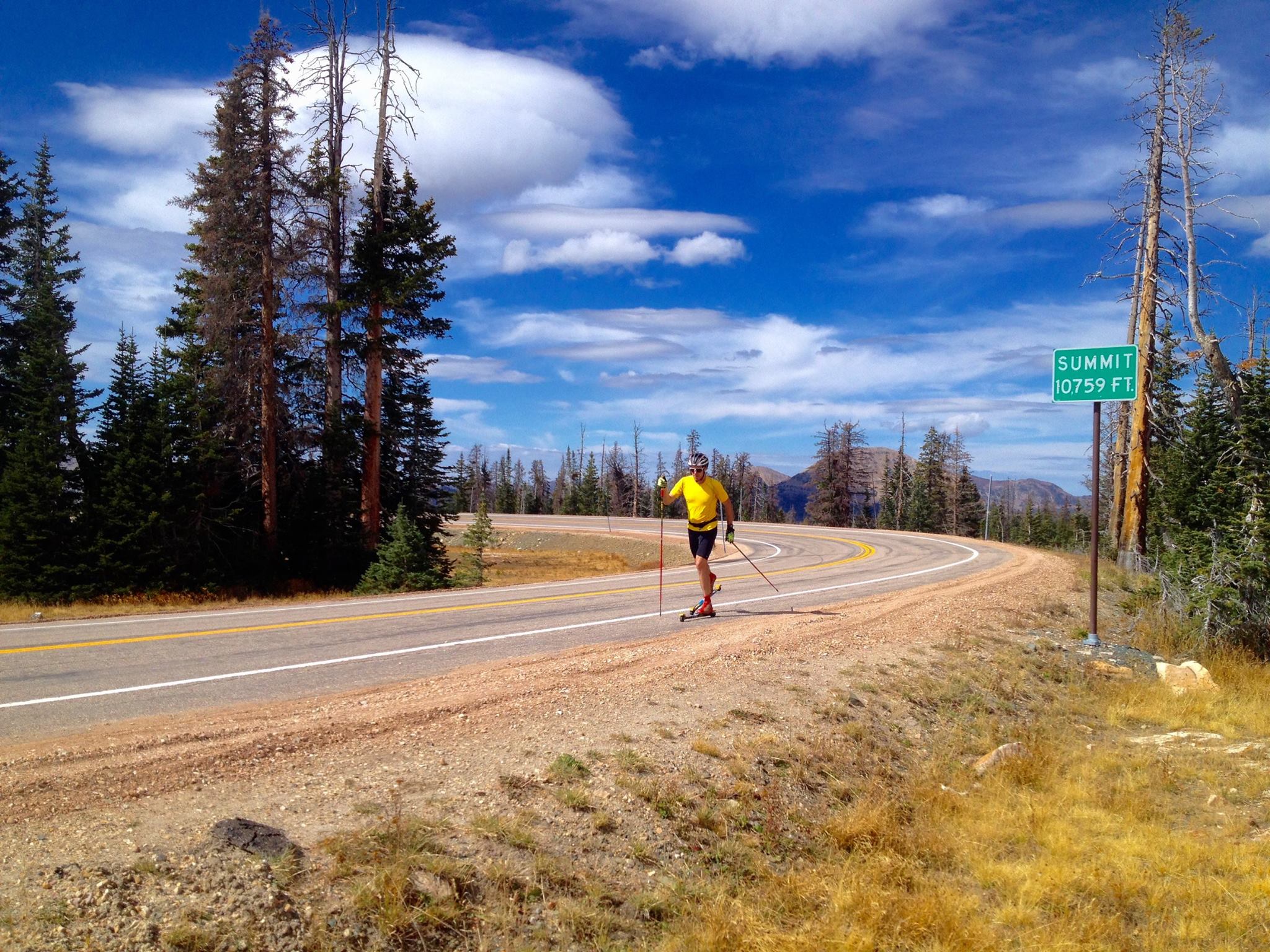 Nathan Smith on a long traditional rollerski to Mirror Lake. (Photo: Matthias Ahrens)