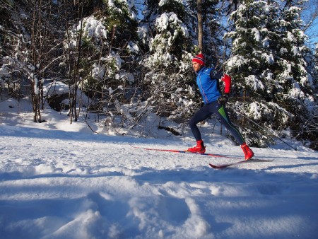 Let the electrical power come mostly from the legs and hips the arms should dictate the tempo. Writer François Léger Dionne concentrates on brief, quickly V2 strides at L3 intensity at the Far Hills Ski Center in Val-David, Quebec. 