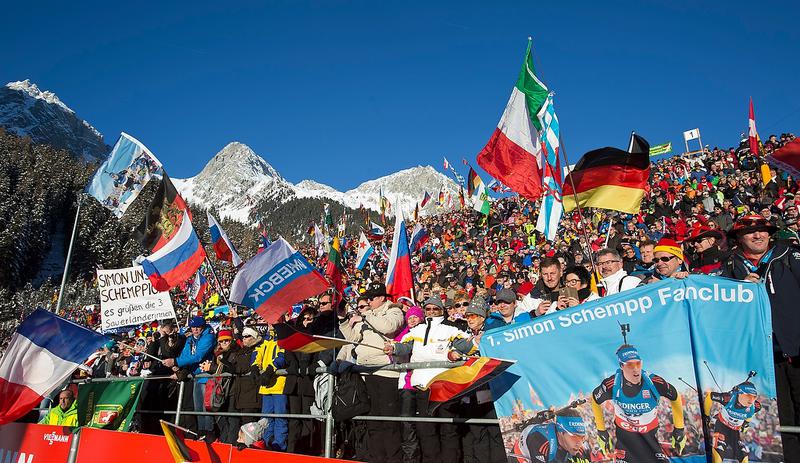 Simon Schempp fans out in force in sunny Antholz. (Photo: IBU/Rene Miko)